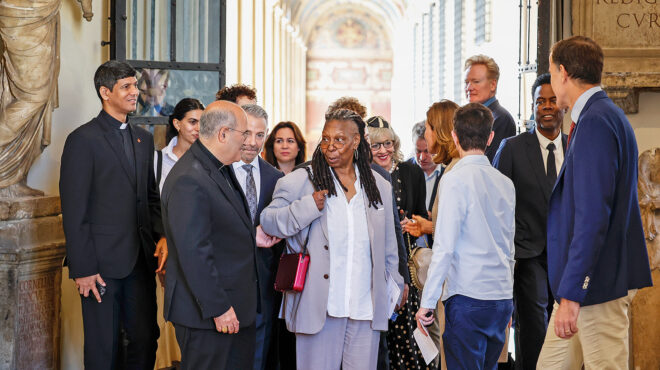 ο-πάπας-και-το-κονκλάβιο-των-κωμικών-563580850