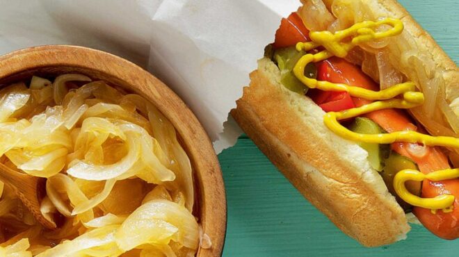 χοτ-ντογκ-με-τα-όλα-του-563574250