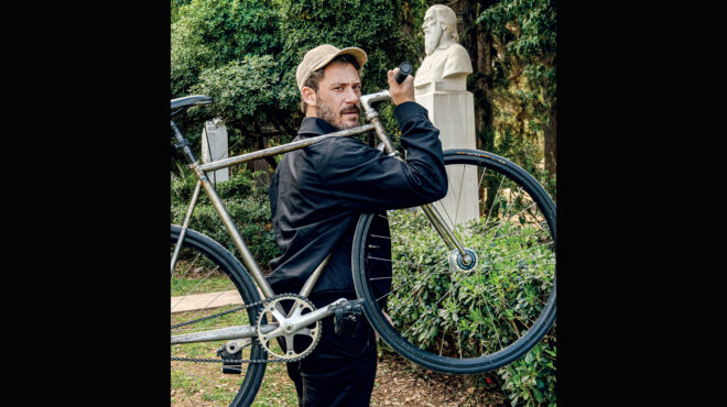 κάνοντας-βόλτα-με-ποδήλατο-με-τον-αντί-563547223