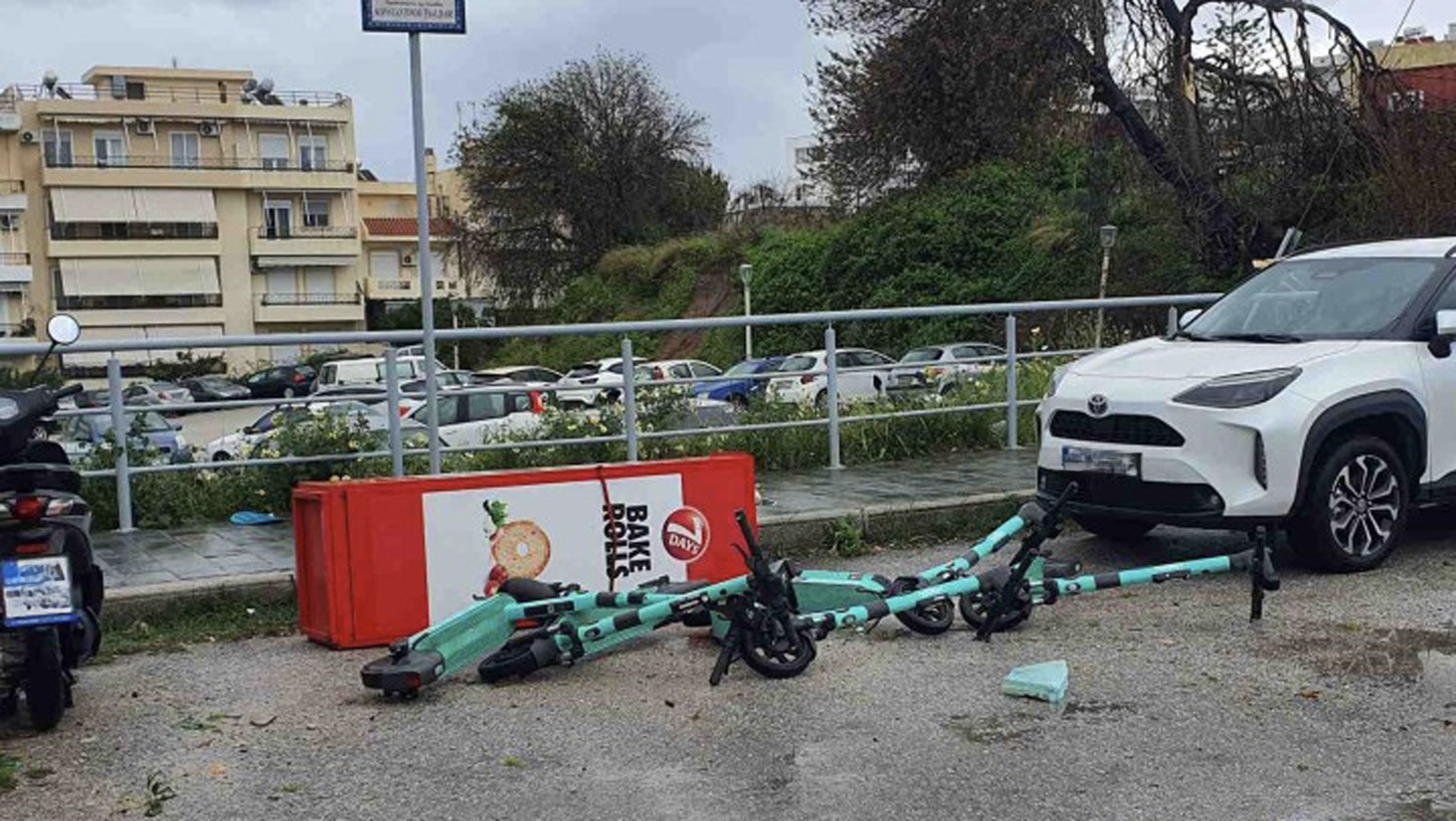 Ρόδος: Ανεμοστρόβιλος προκάλεσε ζημιές σε κτίρια και οχήματα-2