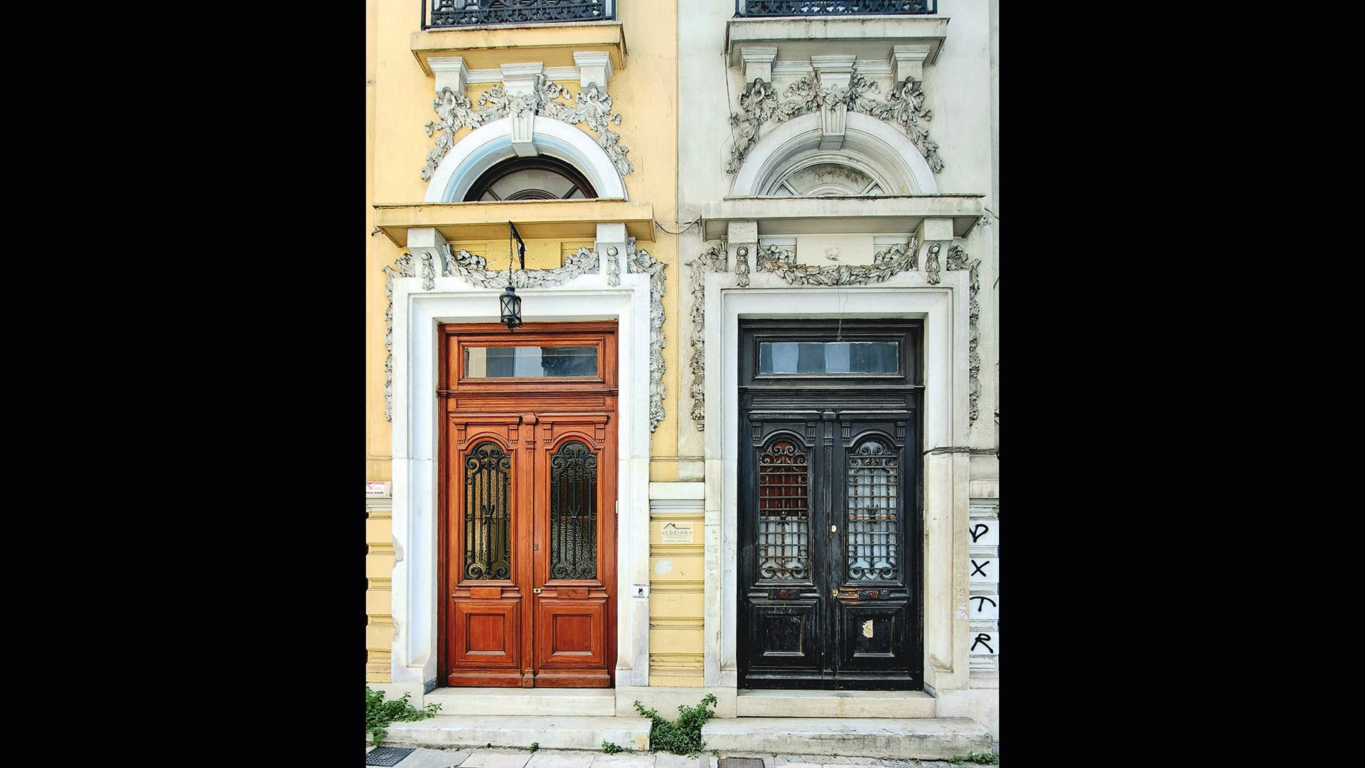 η-πίσω-όψη-της-πατησίων-563589091