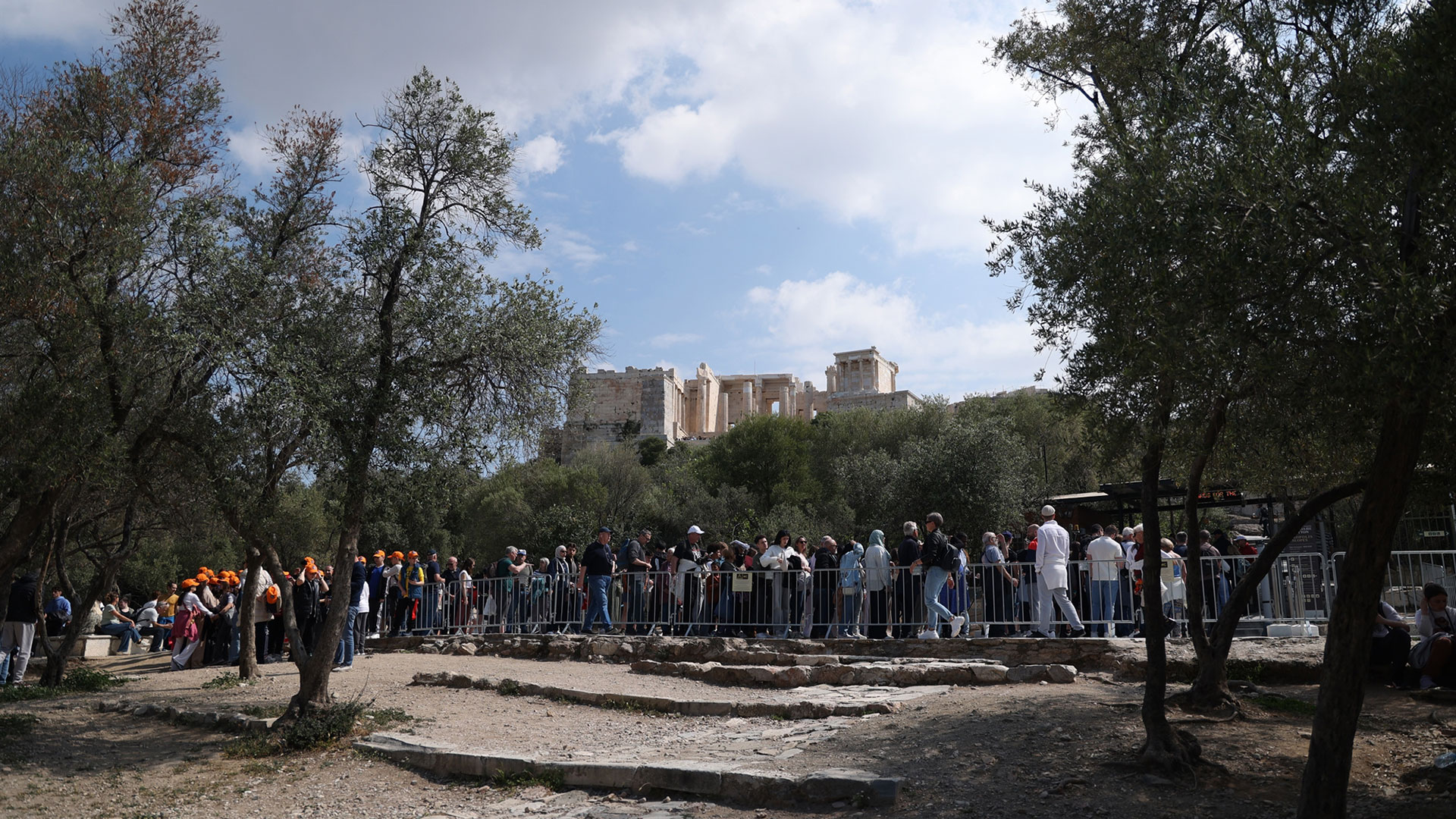 Στην Ακρόπολη με εισιτήριο 30 ευρώ – «Τέτοιο μνημείο δεν φεύγεις χωρίς να το δεις»-1