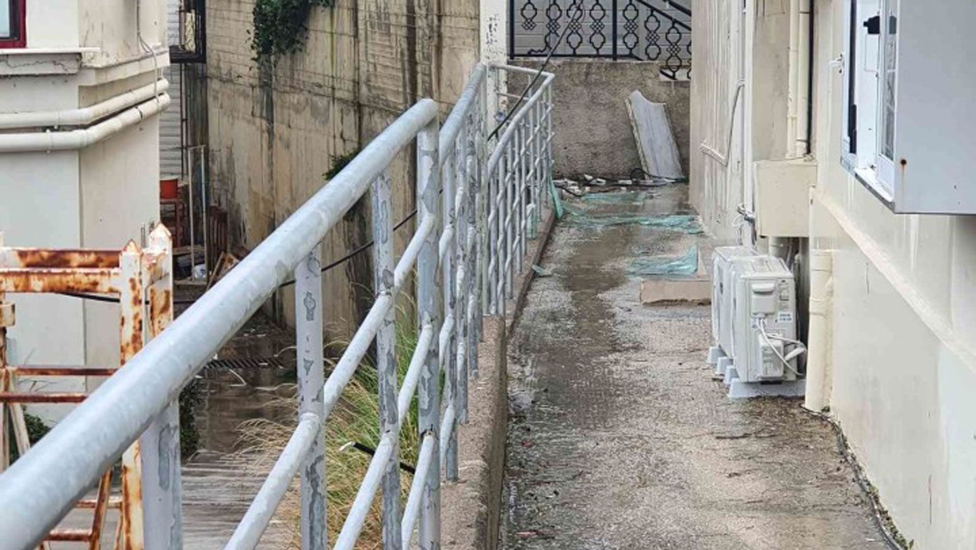 Ρόδος: Ανεμοστρόβιλος προκάλεσε ζημιές σε κτίρια και οχήματα-5