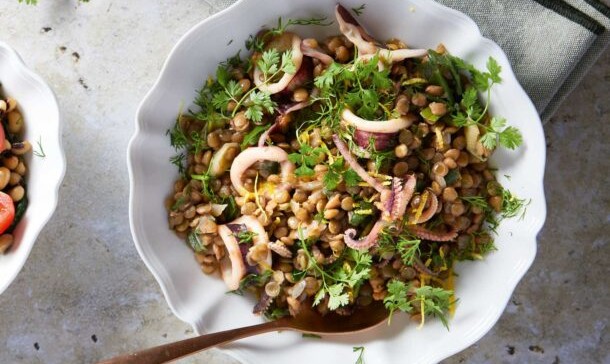 φακές-με-καλαμαράκια-και-μυρωδικά-563542153