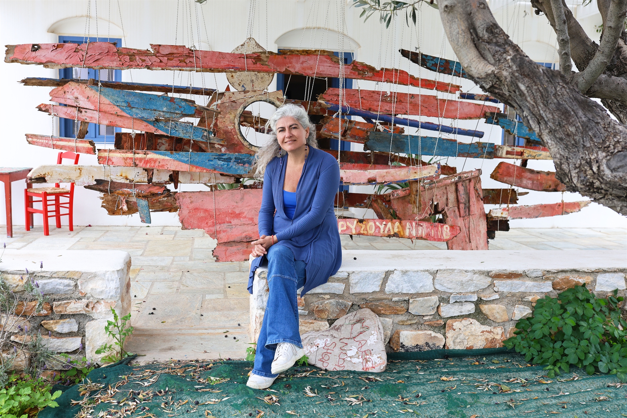 Πάρος: «Εδώ κάτι βαστάει ακόμα»-1