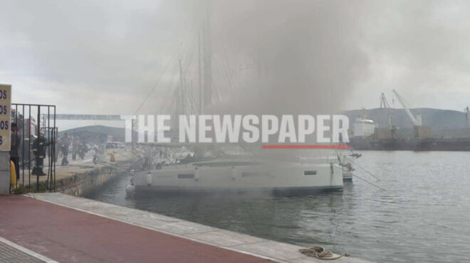 φωτιά-σε-σκάφος-στο-λιμάνι-του-βόλου-563573989