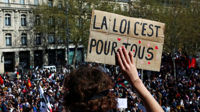 επί-ποδός-οι-γάλλοι-τρεις-πολιτικές-563552185