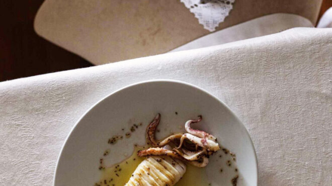 καλαμάρι-στη-στιγμή-ψητό-και-γλυκανισ-563574448