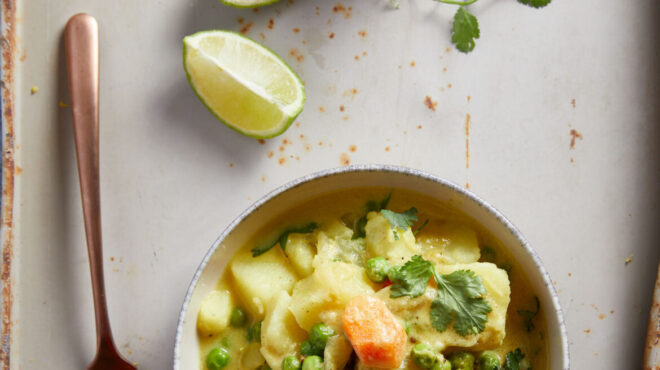 κάρι-λαχανικών-αρωματικό-και-άλαδο-563573026