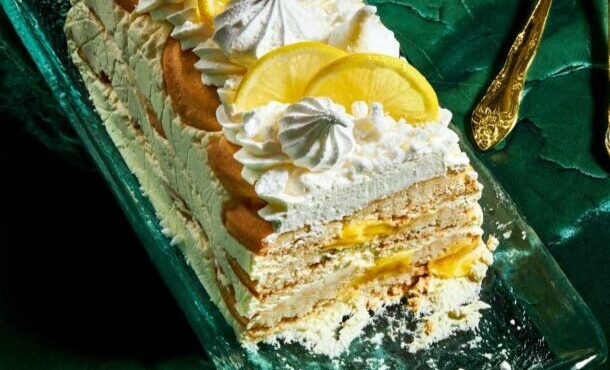 κορμός-με-λεμονόκρεμα-και-έτοιμους-μπ-563579962