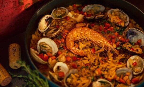 κριθαράκι-με-φρούτα-της-θάλασσας-το-563563006