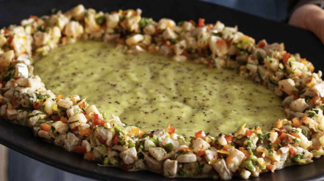 λαβράκι-ψημένο-στο-ξίδι-με-σάλτσα-απ-563576521