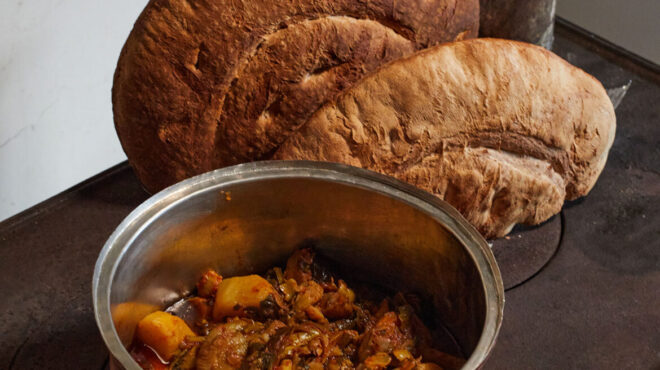 μαγειρίτσα-κοκκινιστή-και-ριγανάτη-563573128