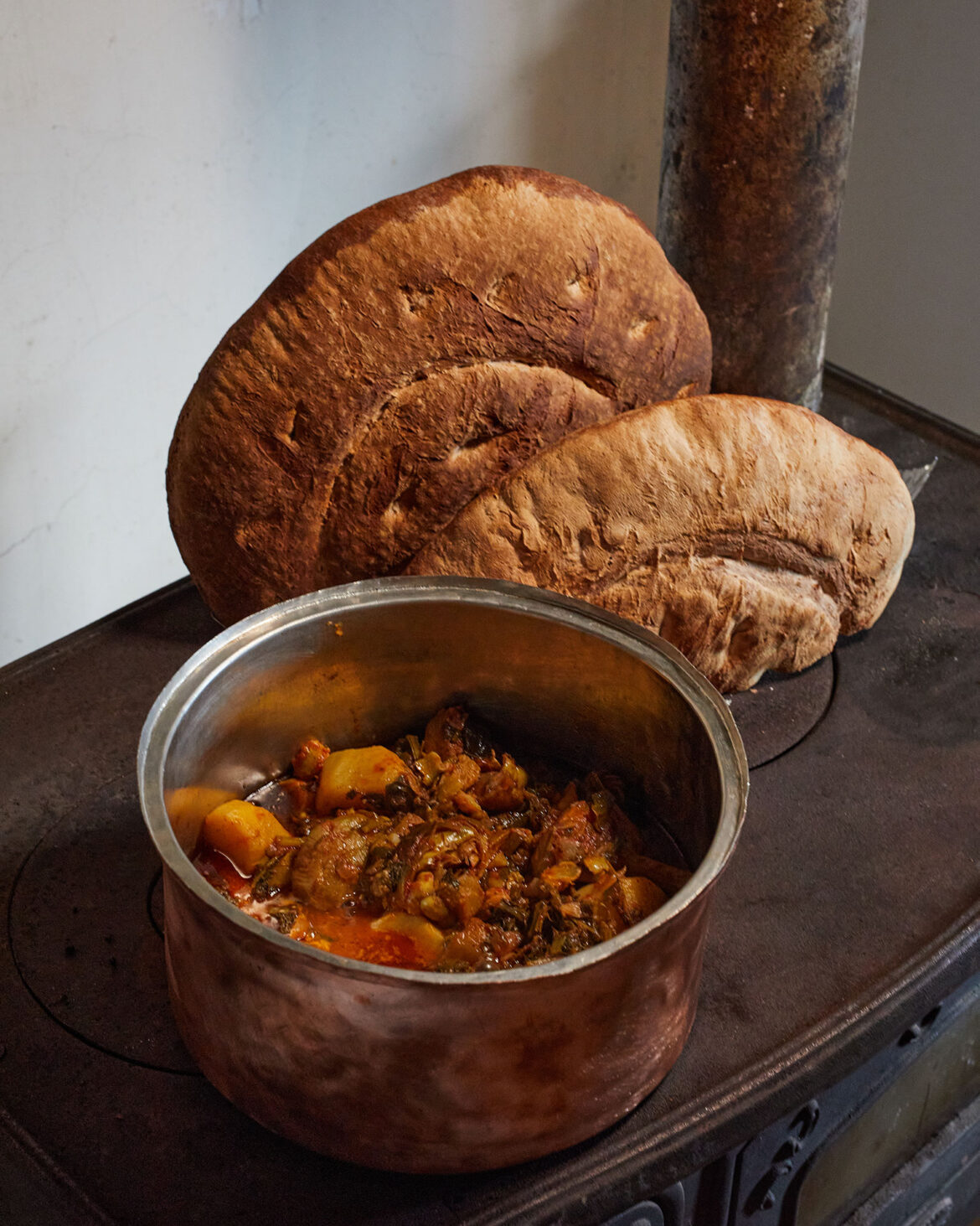 μαγειρίτσα-κοκκινιστή-και-ριγανάτη-563573128