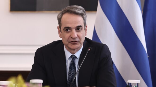 κυρ-μητσοτάκης-κούρεμα-για-335-χιλιάδες-563543053