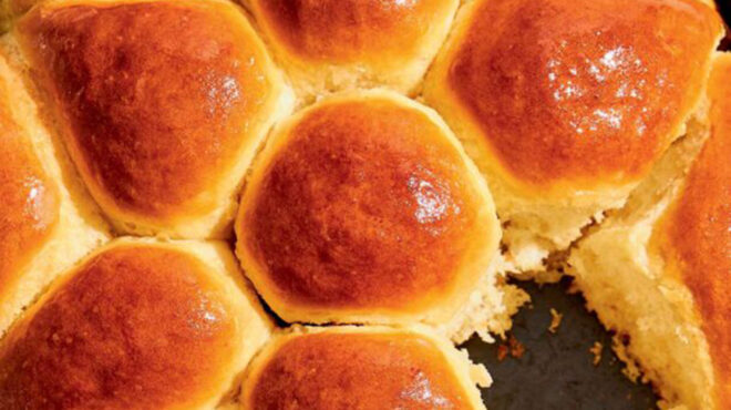 μπριοσάκια-με-σάλτσα-βανίλιας-και-φρά-563576047