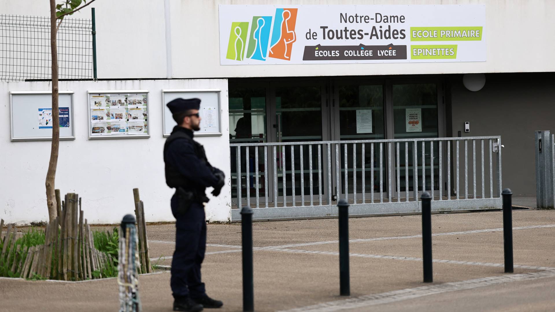 Επίθεση με μαχαίρι στη Ναντ: Το ναζιστικό «μανιφέστο» του 15χρονου δράστη-1