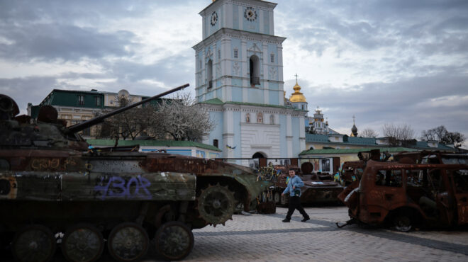 bloomberg-οι-ηπα-στρογγυλεύουν-τις-απαιτήσ-563567035