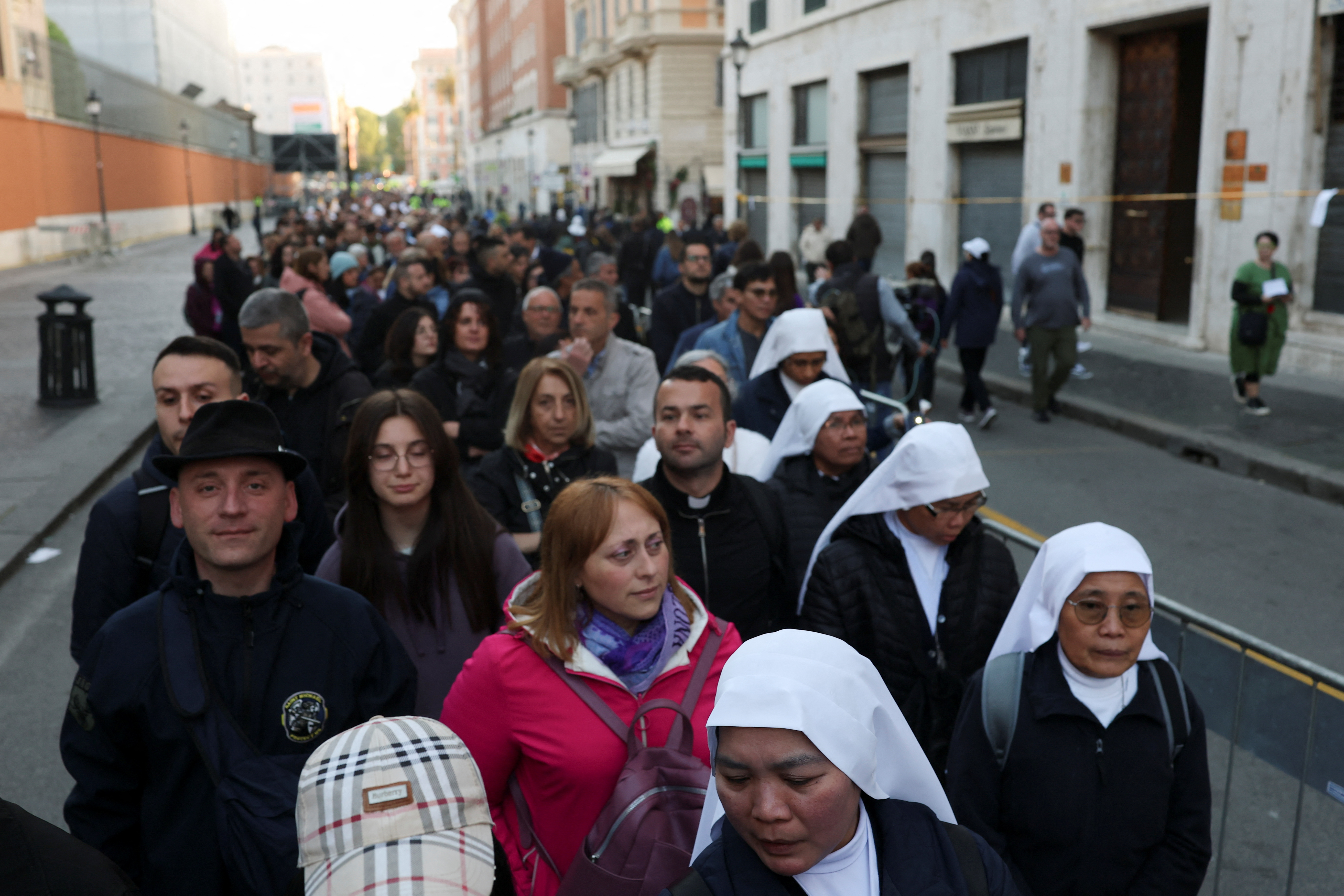 Το Βατικανό ετοιμάζεται για την κηδεία του Πάπα Φραγκίσκου-7