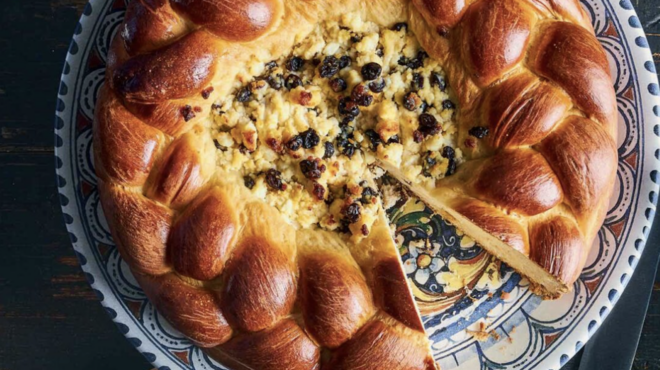 pasca-ρουμάνικο-πασχαλινό-ψωμί-γεμιστό-μ-563565352