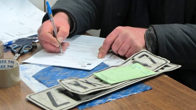 δήμος-αθηναίων-επιστροφή-πινακίδων-λ-563563654