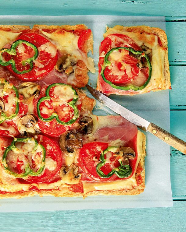 πίτσα-εξπρές-στη-λαμαρίνα-του-φούρνου-563573830