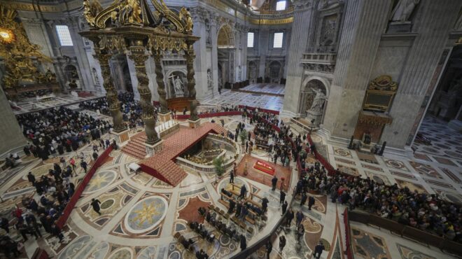 βατικανό-πάνω-από-90-000-άνθρωποι-προσκύνη-563579161