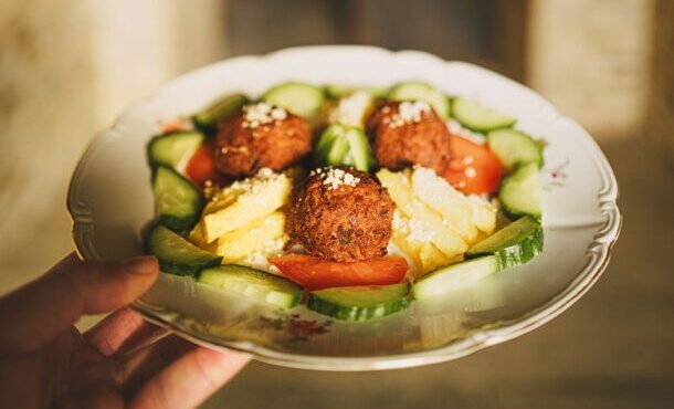 ψαροκεφτέδες-στον-φούρνο-από-το-αγιον-563544223