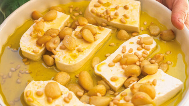 ψητά-σκόρδα-με-κατσικίσιο-τυρί-563588431