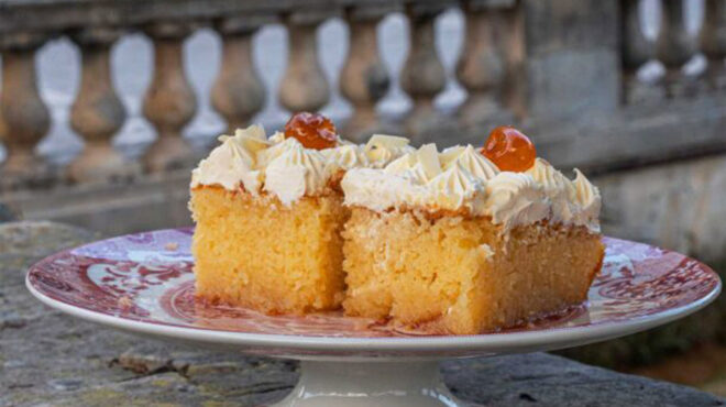 ρεβανί-με-κρέμα-λιμοντσέλο-563583217