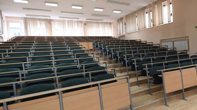 καθηγητής-αει-χωρίς-αναγνωρισμένο-πτ-563554366