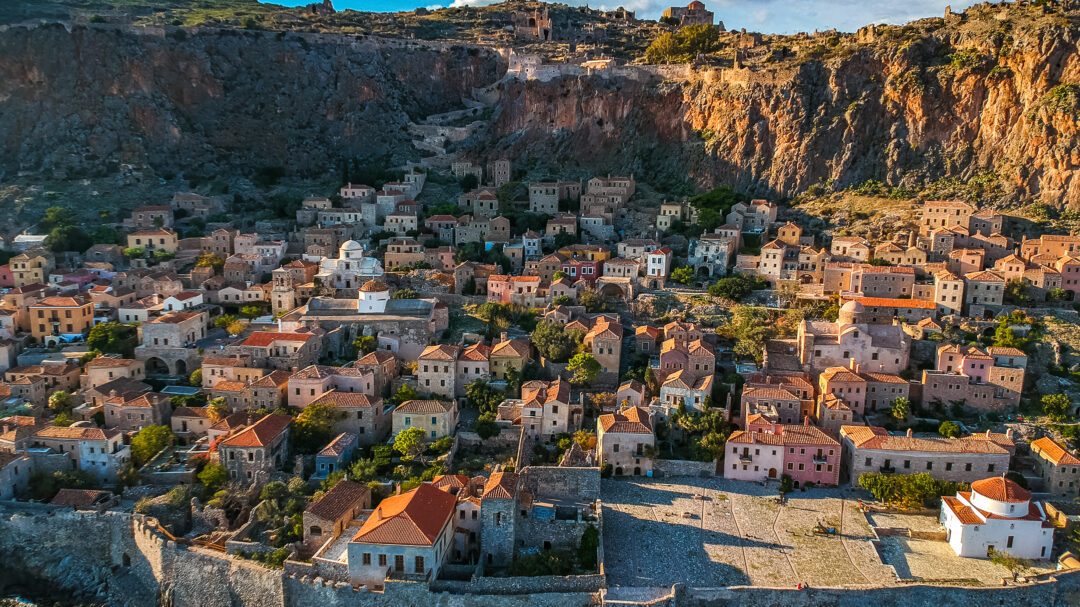 το-πάσχα-στη-μονεμβασιά-είναι-εμπειρί-563563072