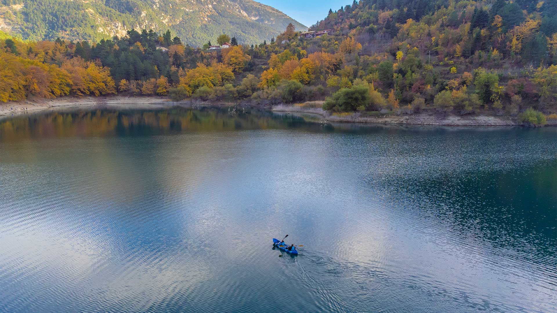 η-άνοιξη-είναι-ωραία-στον-χελμό-563567320