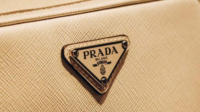 prada-συμφωνία-για-εξαγορά-της-versace-προς-13-δισ-δ-563557216