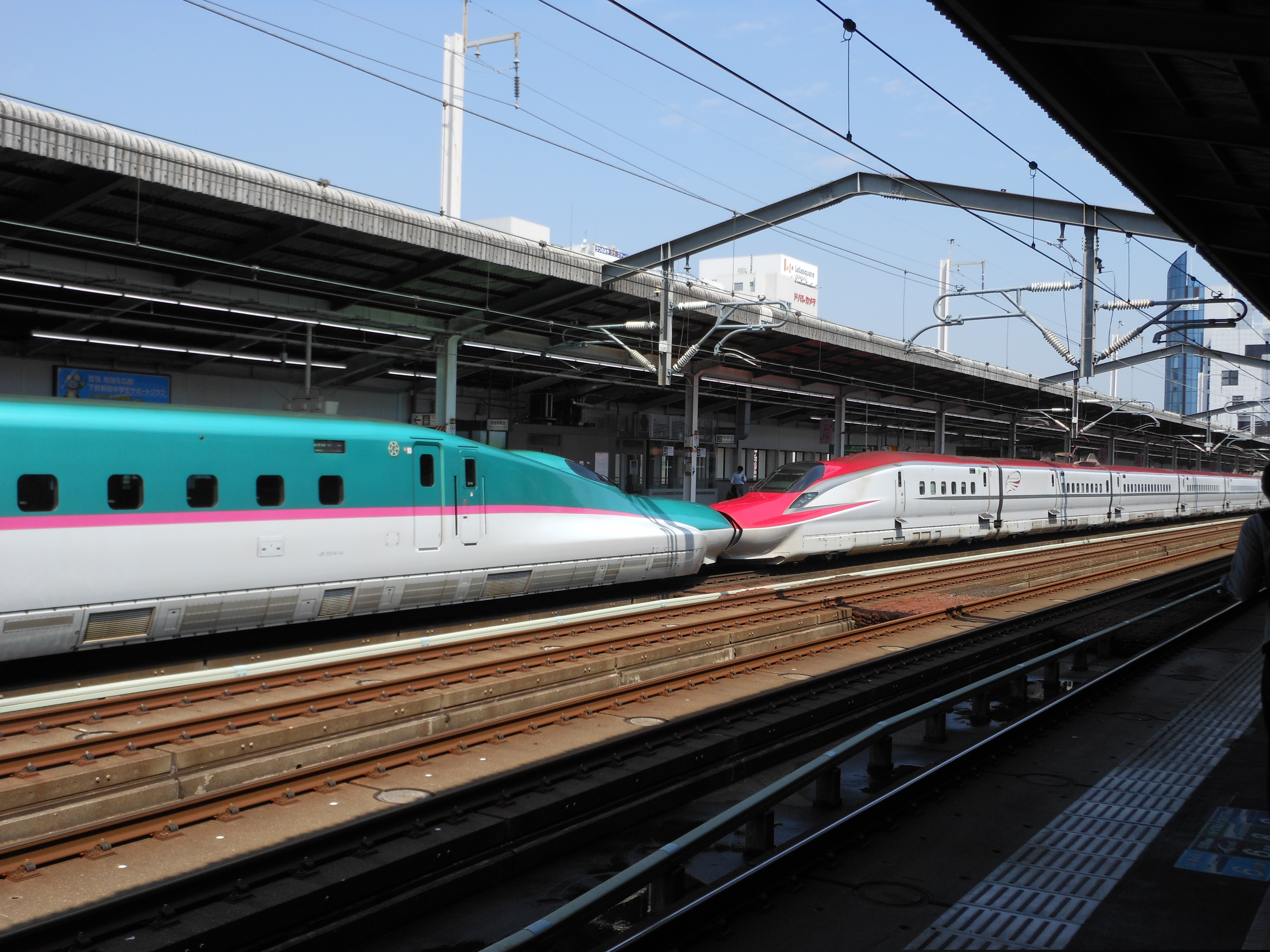 «Φιλί των Shinkansen»: To θέαμα που συρρέουν να δουν οι λάτρεις των ιαπωνικών τρένων-2