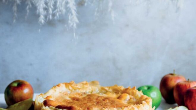 σιροπιαστό-κέικ-βανίλια-με-γέμιση-μηλ-563556580