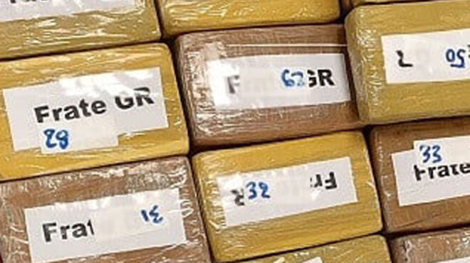 λιμάνι-πειραιά-οι-γαρίδες-έκρυβαν-56-563576560