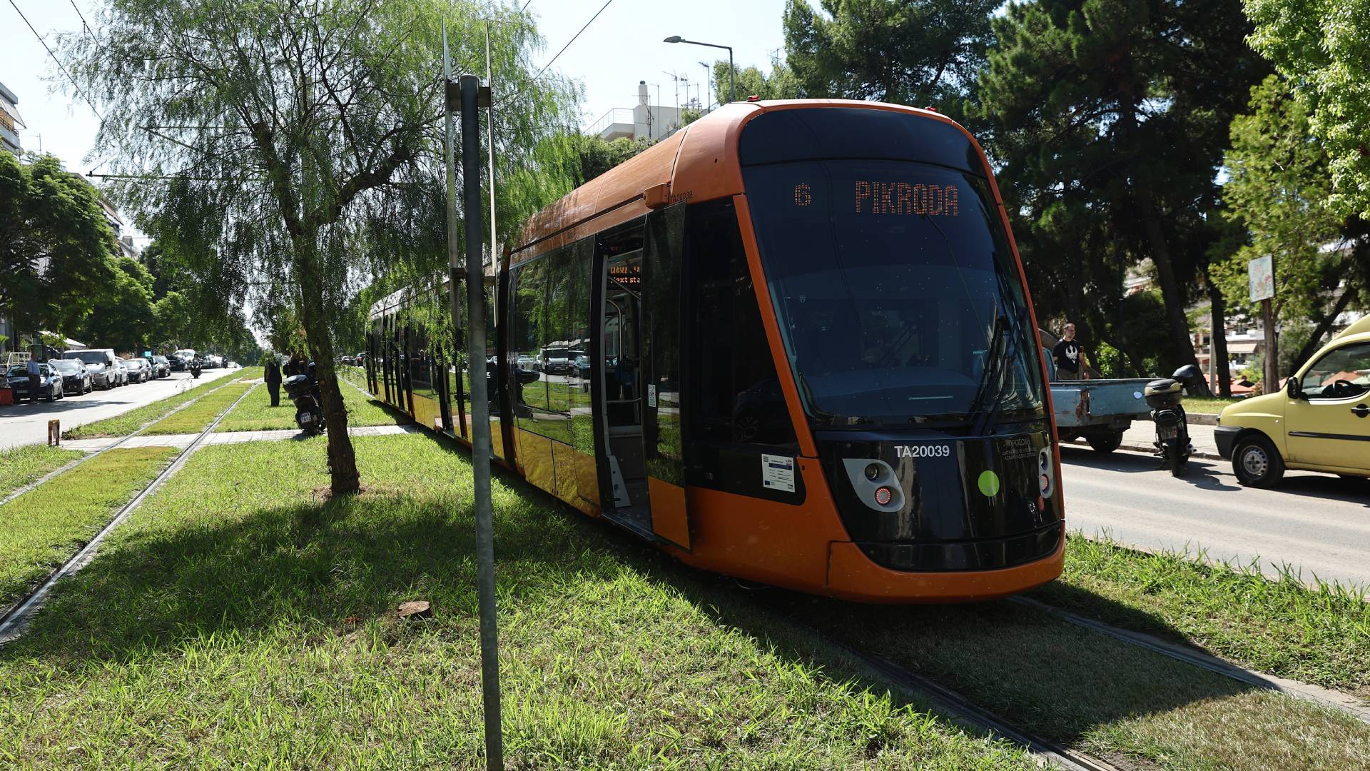 Πρωτομαγιά: 24ωρη απεργία στο τραμ και στα λιμάνια – Στάσεις εργασίας στα άλλα μέσα μεταφοράς-1