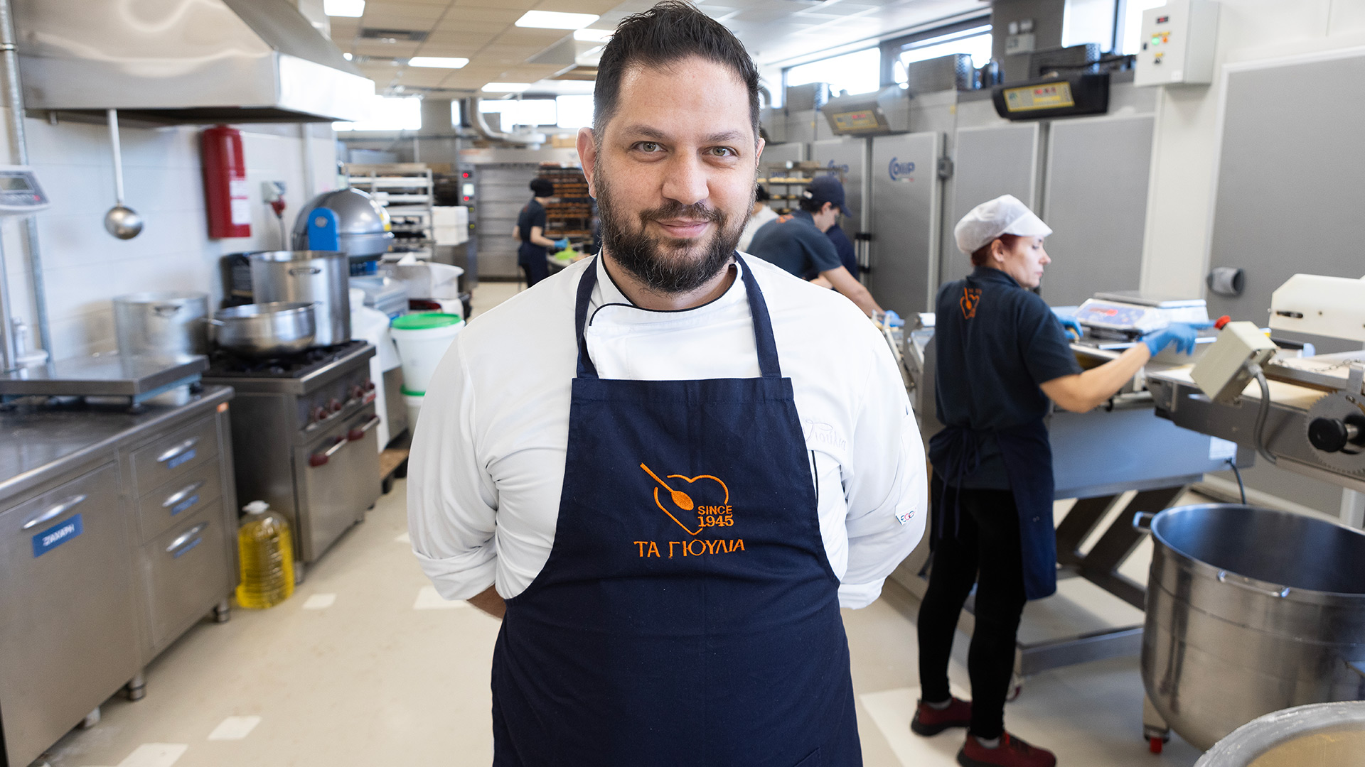 Τα Γιούλια: στη Νέα Ιωνία από το 1945 για αφρατό τσουρέκι και χιονούλες-6