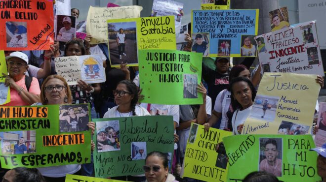 ηπα-δικαστής-παγώνει-τις-απελάσεις-βε-563575309