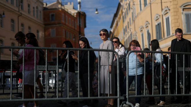 πάνω-από-70-000-πιστοί-προσκύνησαν-τον-τάφο-563584369