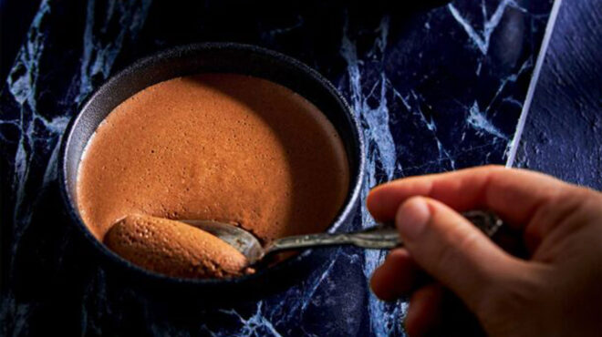 μους-σοκολάτας-πλούσια-και-βελούδινη-563583508