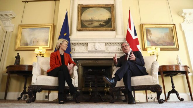 βρετανία-και-ε-ε-κοντά-σε-αμυντική-συμφ-563578816