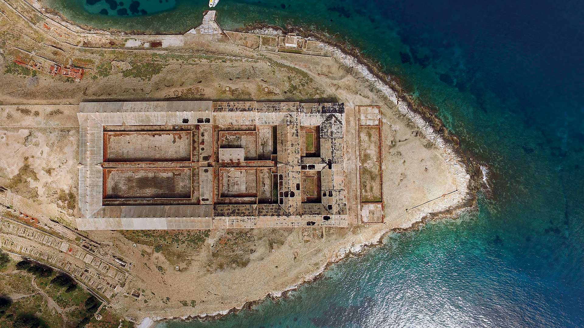 Γυάρος: Πεζοπορώντας σε έναν τόπο μνήμης και βιοποικιλότητας-4