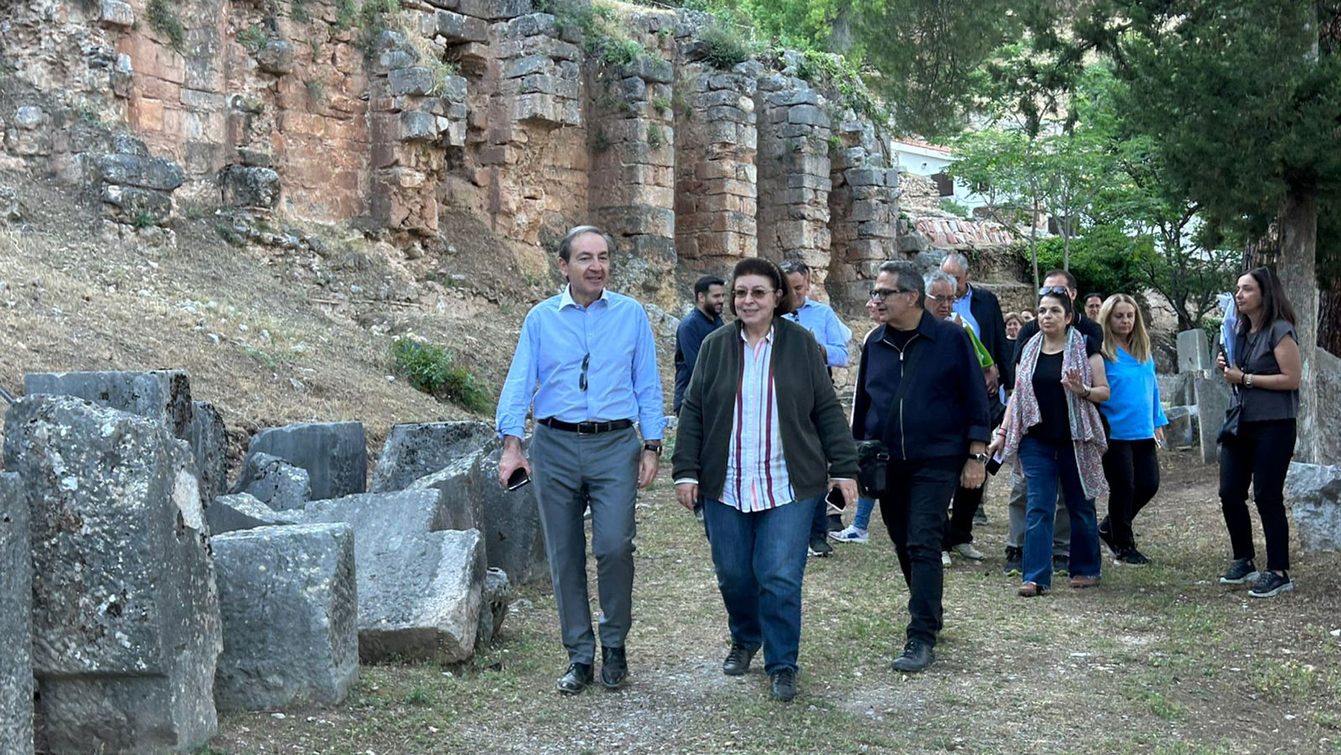 Δελφοί: Αυτοψία Μενδώνη στα έργα θωράκισης και αναβάθμισης-2