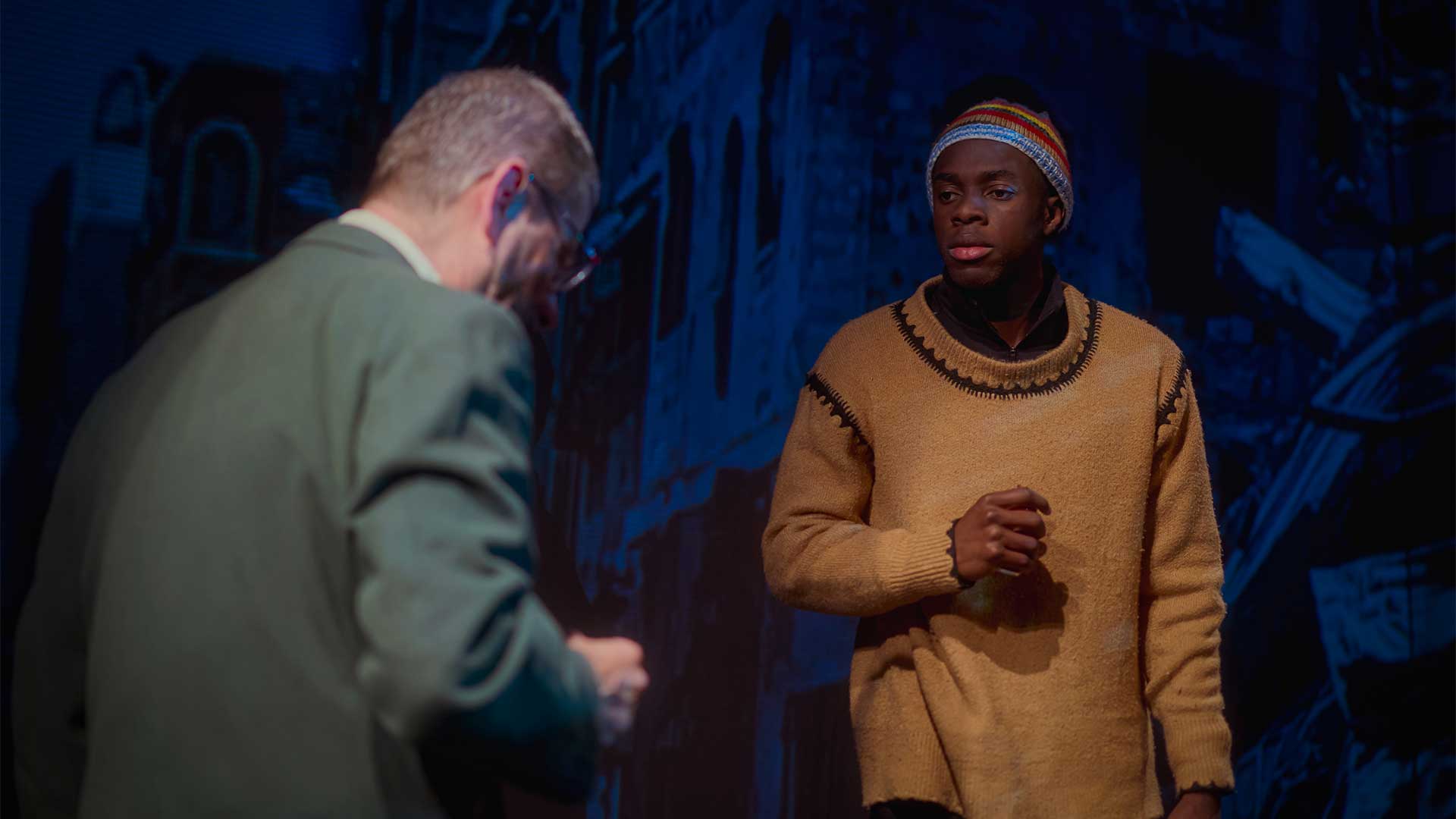 Μια παράσταση για όσους δεν χωράνε-2