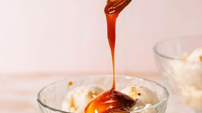 σάλτσα-καραμέλας-με-μούσμουλα-563619202