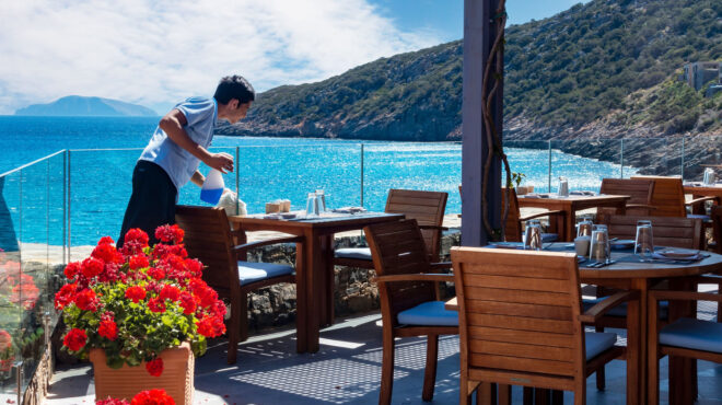 αγορά-εργασίας-στο-κυνήγι-εποχικών-σε-563593549