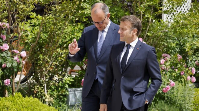 μερτς-πρώτο-ταξίδι-στο-παρίσι-για-συνά-563600335