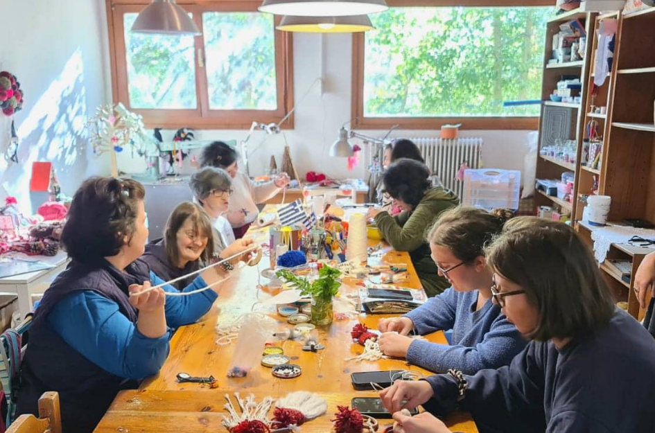 Ζουν μαζί, διασκεδάζουν μαζί, εργάζονται μαζί-1